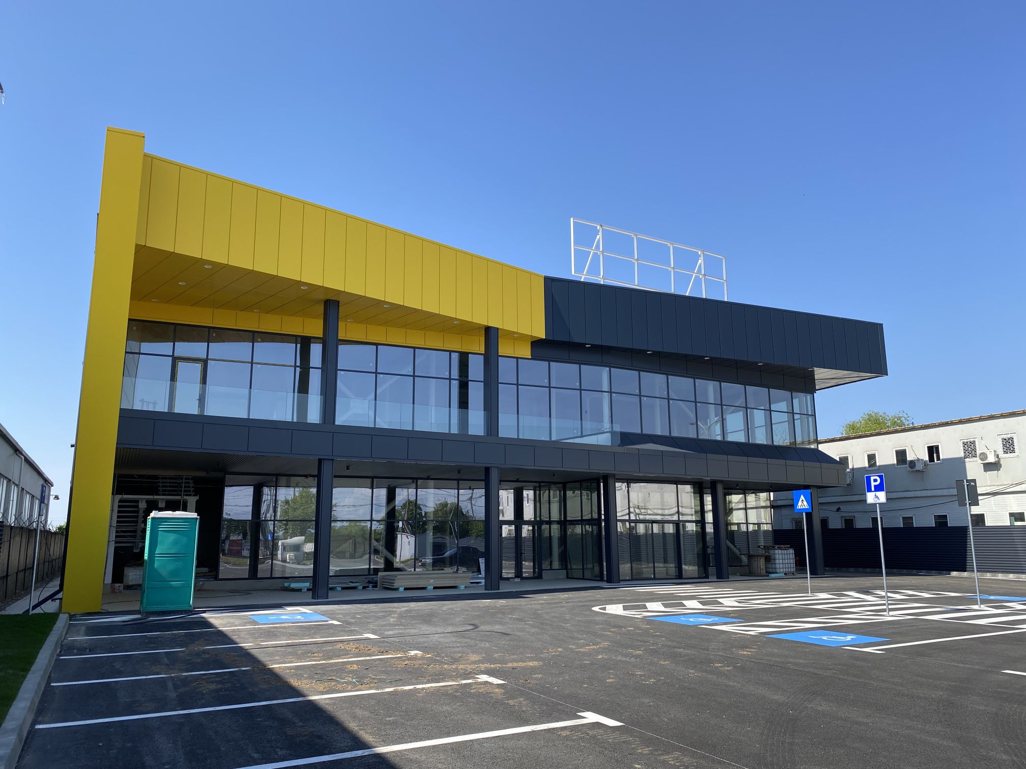 Antreprenoriat general cladire divertisment Pram Maya