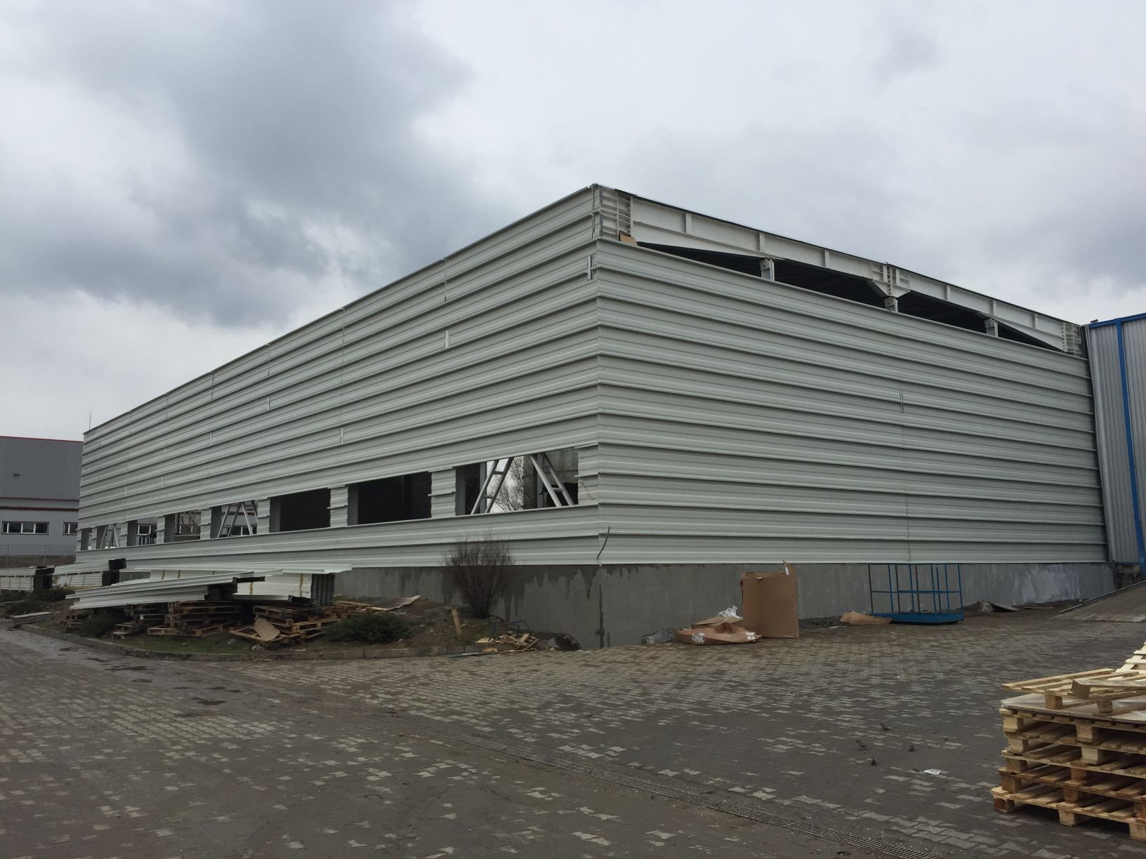 Antreprenoriat general hala productie Adient 2